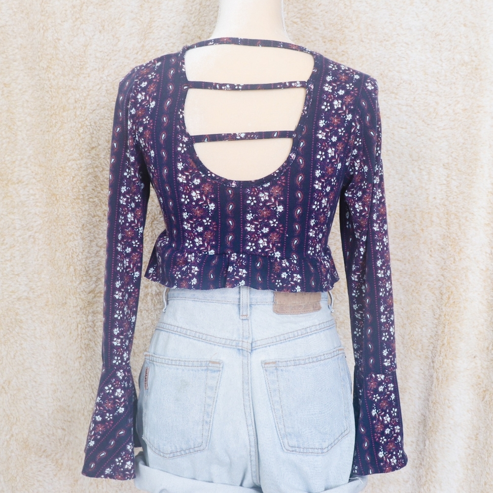 Floral bell sleve top - Picture 4 of 4